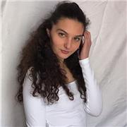 ragazza frequentante la classe quarta del liceo scientifico si rende disponibile per aiuto compiti a ragazzi di elementari, medie e superiori